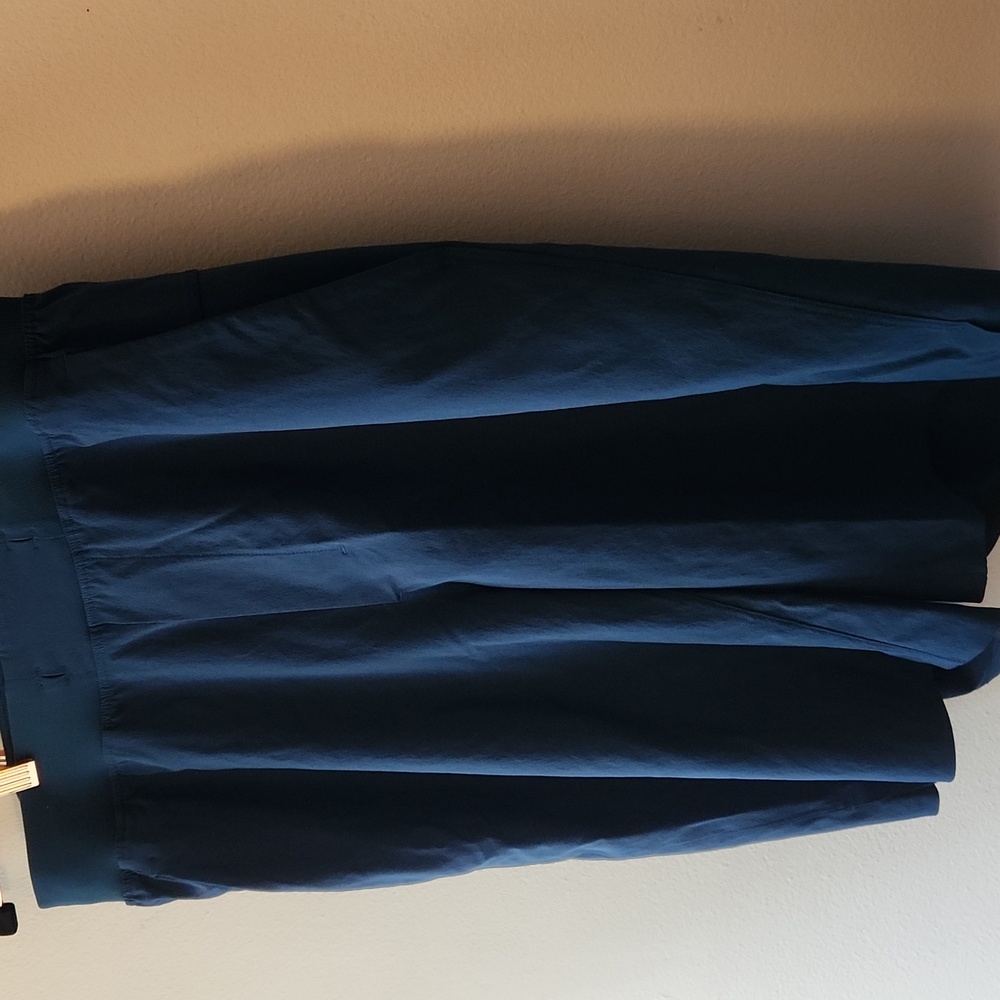 Lululemon Men's T.H.E short 10” linerless, Size S - Picture 9 of 11